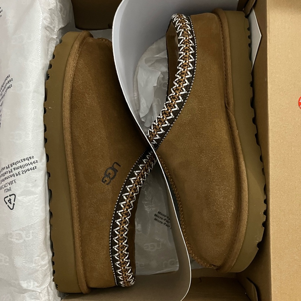 FOR SOMEONE! Ugg Tasman Slippers